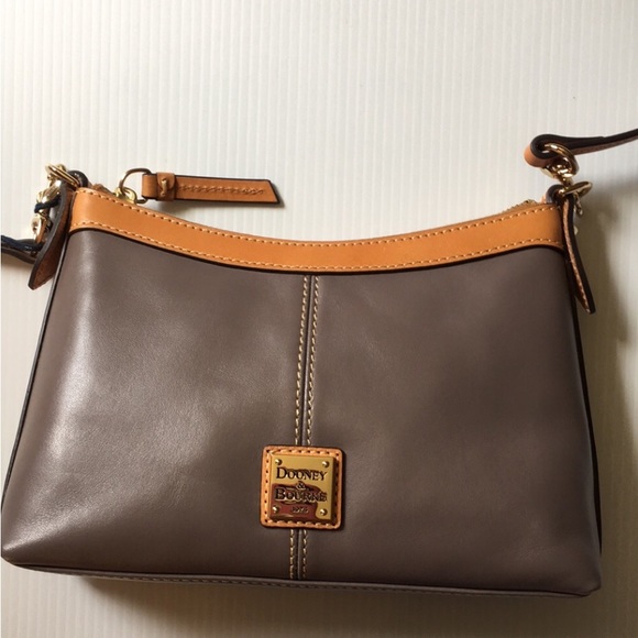 Dooney & Bourke NWT Wexford Pouchette Crossbody in Taupe - Picture 2 of 12